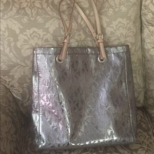 Metallic Jet Set Tote 👜